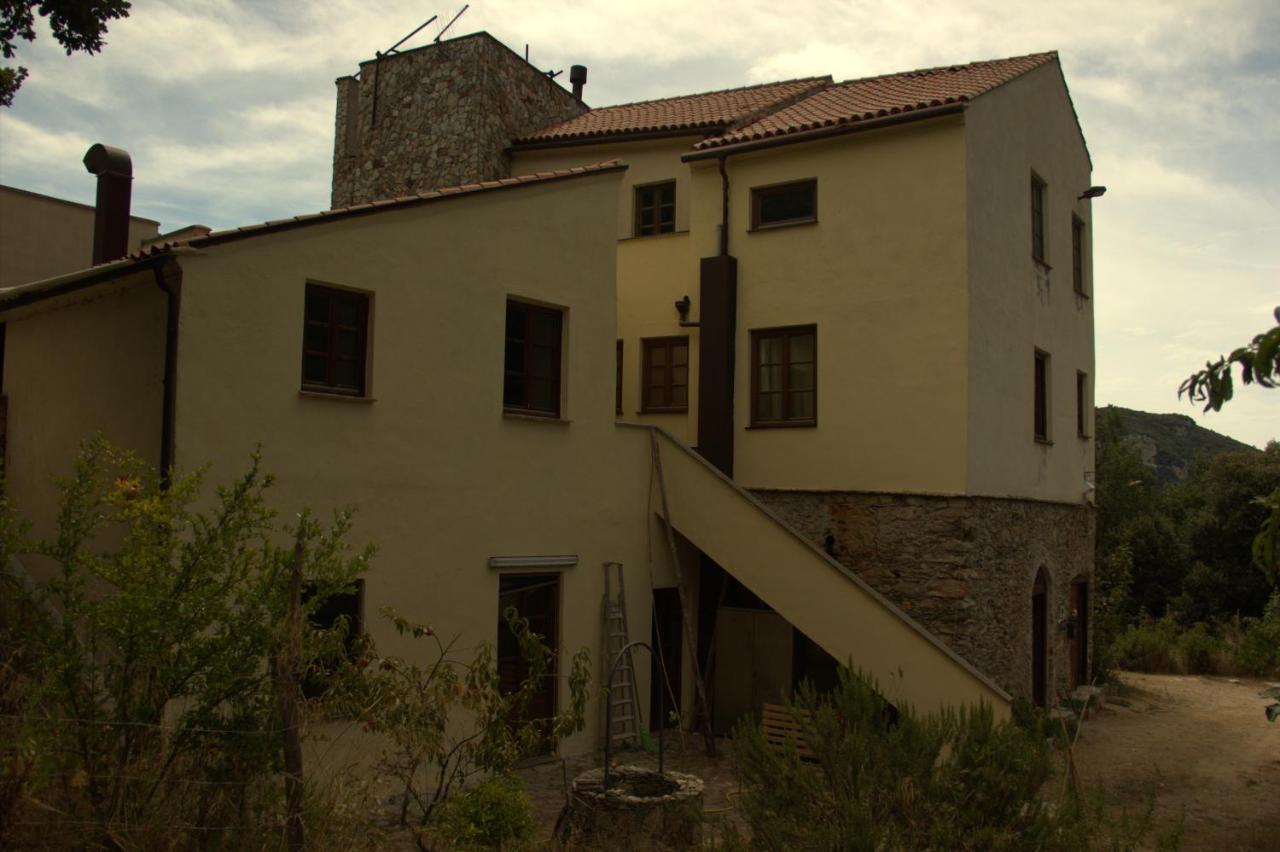 Le Petit Chateau Vezzi Portio Bagian luar foto
