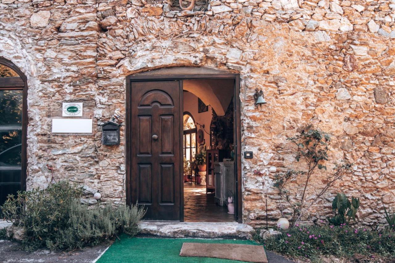Le Petit Chateau Vezzi Portio Bagian luar foto